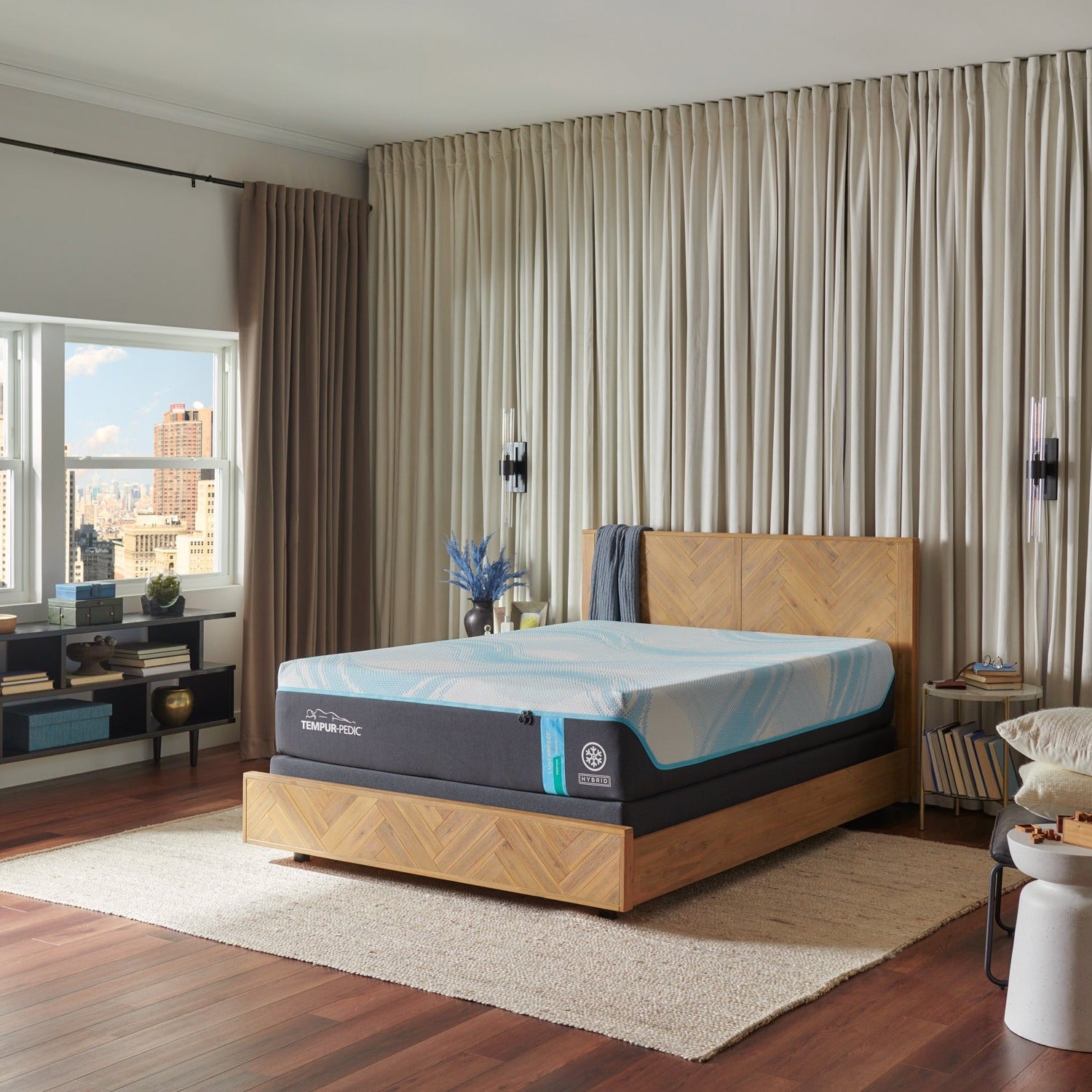 TEMPUR-LuxeBreeze Medium Hybrid Mattress